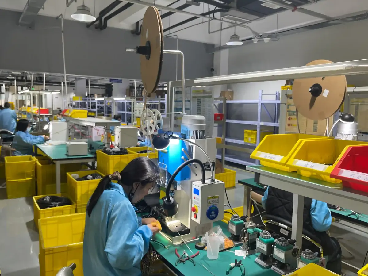 Terminal crimping voor vermogenskabel assemblages